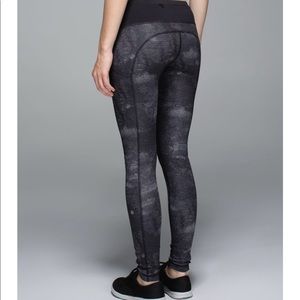 Lululemon Inspire Crops, black sequin, size 8